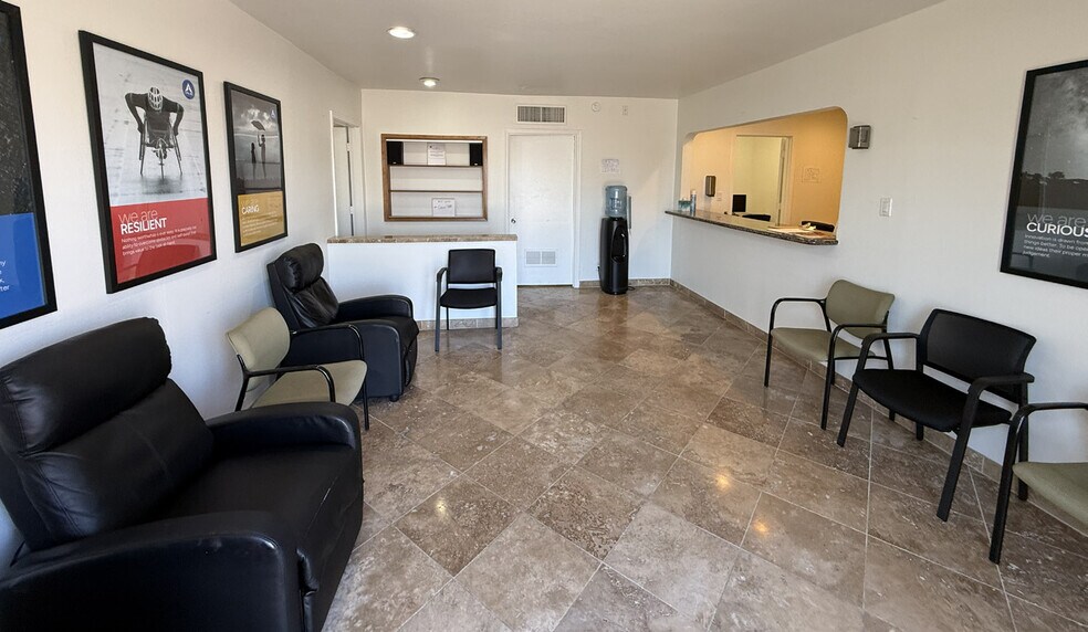 201 E Osborn Rd, Phoenix, AZ à vendre - Hall d’entrée – Image 2 sur 5