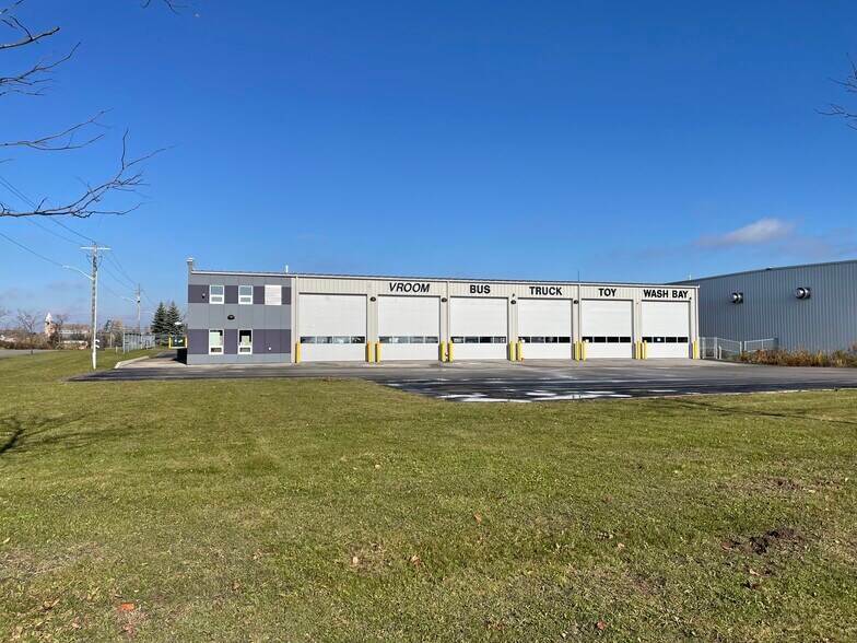 112 King St, Barrie, ON à louer - Photo principale – Image 1 sur 4