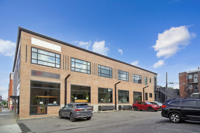 7887-7889 Boul Saint-Laurent, Montréal, QC à louer - Photo de l’immeuble – Image 3 sur 4