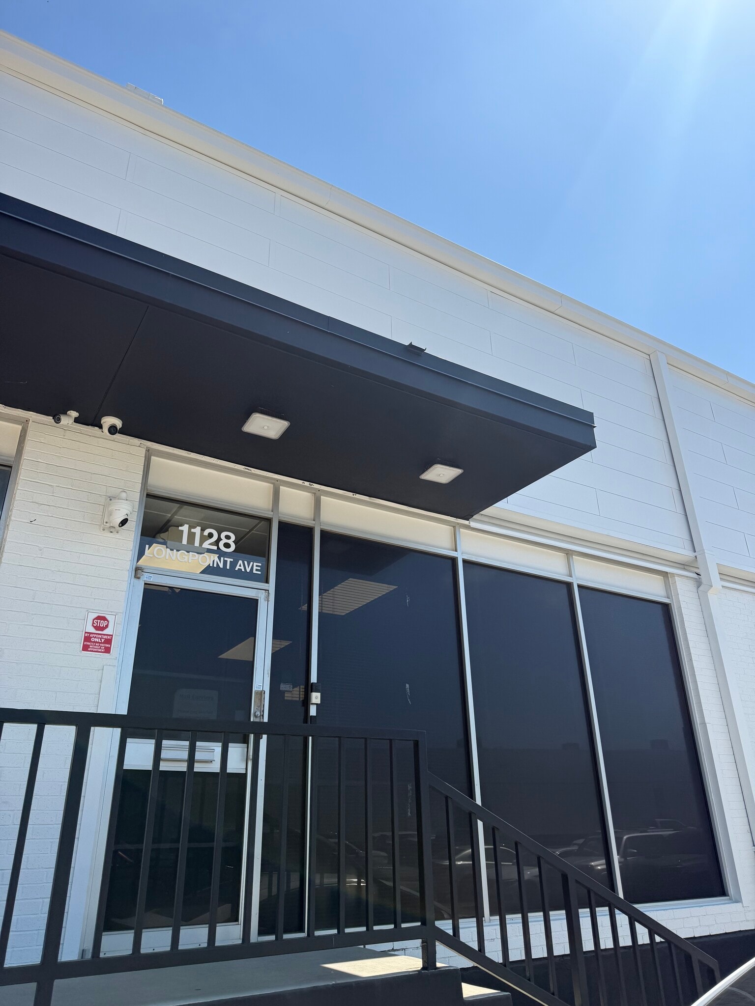 1122-1140 Longpoint Ave, Dallas, TX à louer Photo de l’immeuble– Image 1 sur 5
