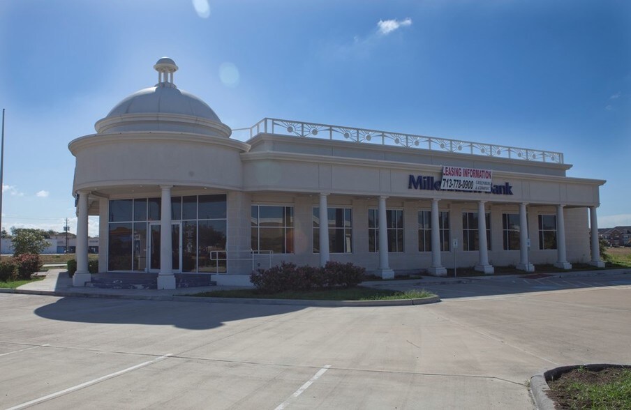 8201 W Sam Houston Pky S, Houston, TX à louer - Photo de l’immeuble – Image 3 sur 4