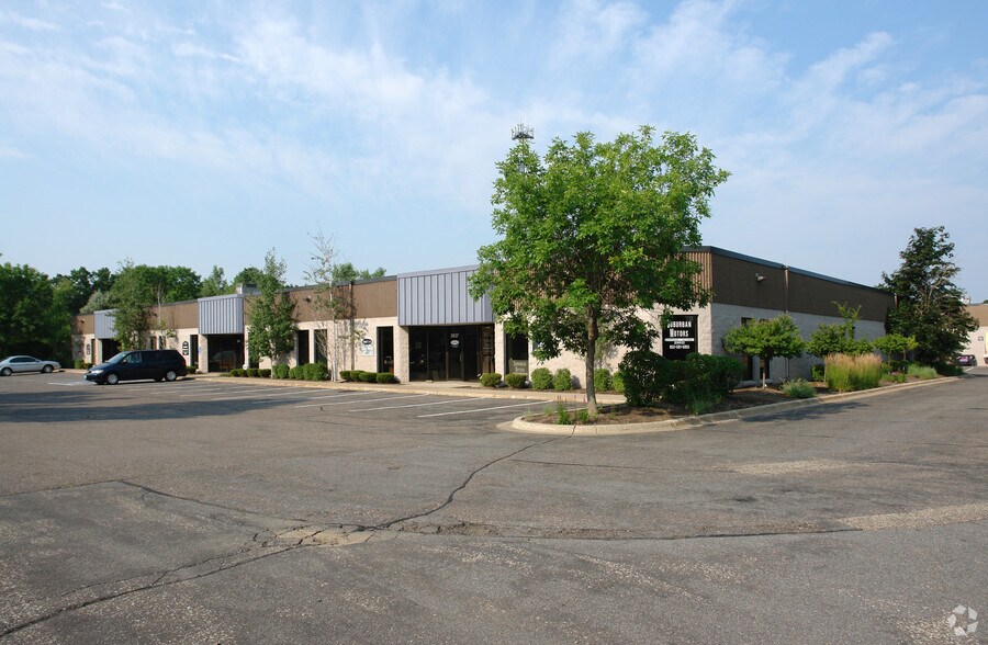 2835-2845 Hedberg Dr, Minnetonka, MN à louer - Photo de l’immeuble – Image 1 sur 3