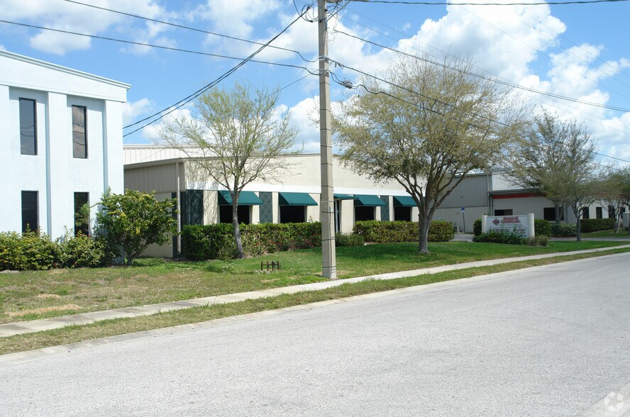 330 Mears Blvd, Oldsmar, FL à vendre - Photo de l’immeuble – Image 2 sur 21
