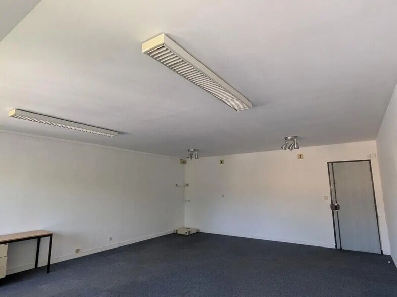 Bureau dans Champs-sur-Marne à louer - Photo de l’immeuble – Image 3 sur 7