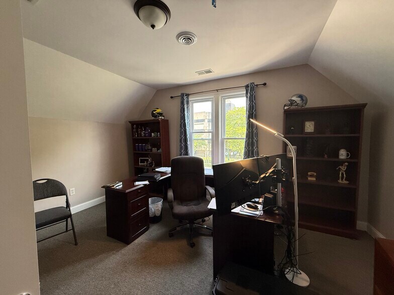 34905 E Michigan Ave, Wayne, MI à vendre - Photo de l’immeuble – Image 2 sur 7
