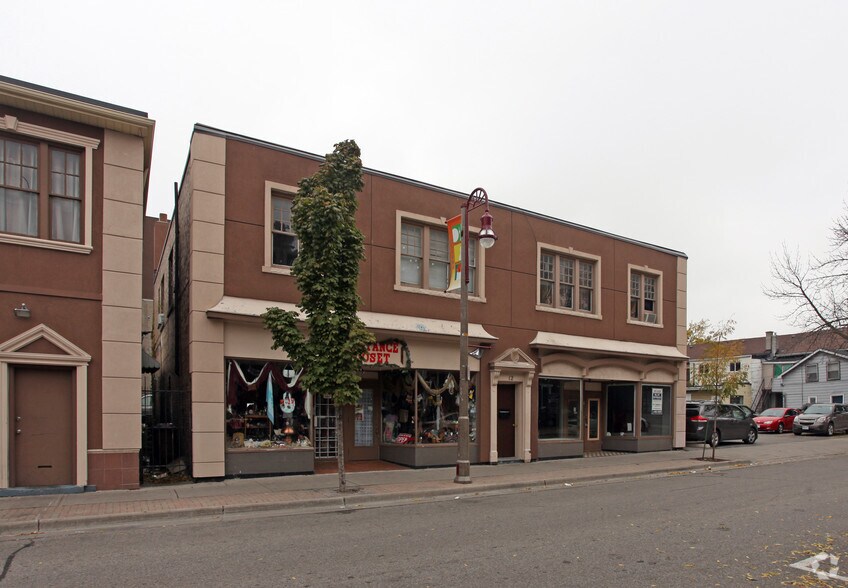 12-18 Ontario St, Oshawa, ON à louer - Photo de l’immeuble – Image 3 sur 4