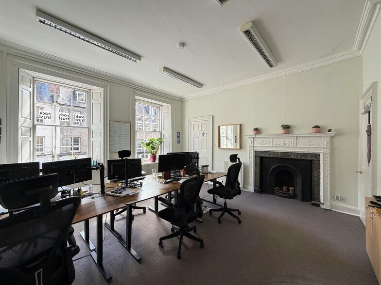 36 George St, Perth à louer - Photo de l’immeuble – Image 1 sur 9