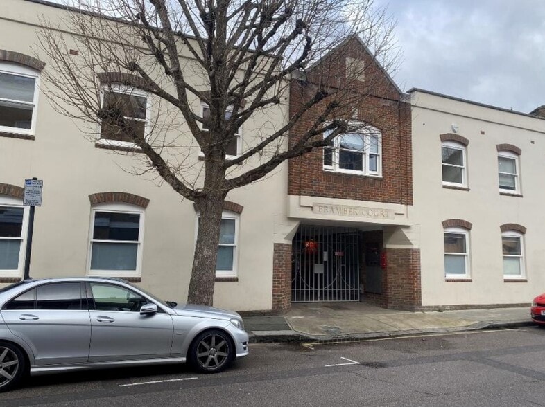 Bramber Rd, Londres à vendre - Photo principale – Image 2 sur 6