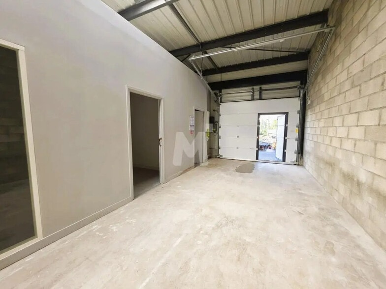 Local d’activités dans Sainte-Geneviève-des-Bois à louer - Photo intérieure – Image 3 sur 6