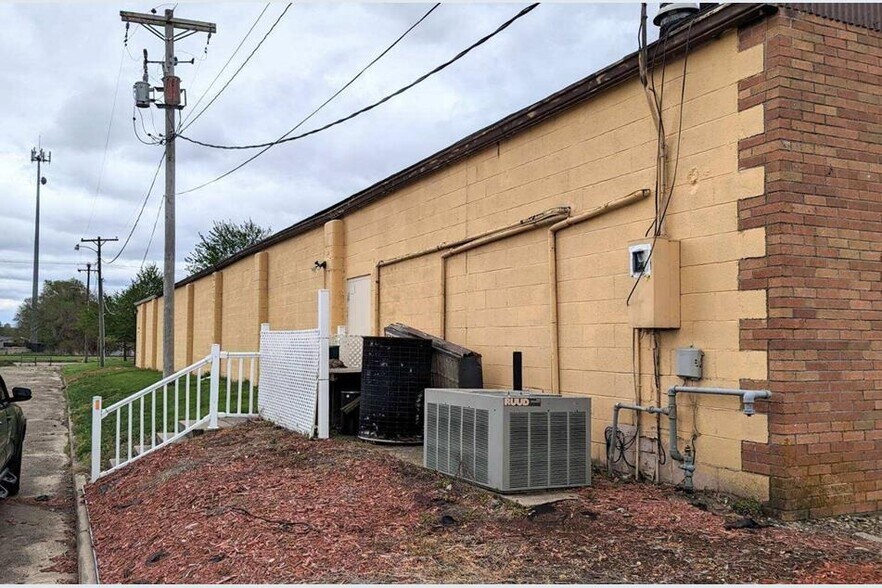 220 E 5th St, Delavan, IL à vendre - Photo de l’immeuble – Image 3 sur 3