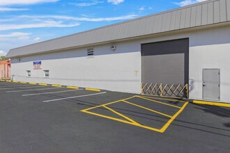 657 NE Dixie Hwy, Jensen Beach, FL à louer Photo de l’immeuble– Image 1 sur 2