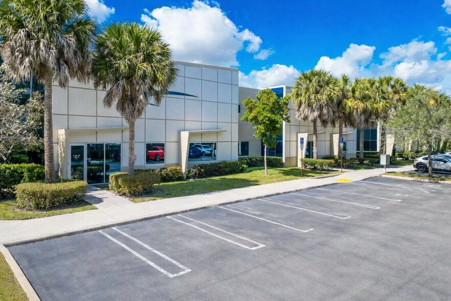 3900 NW 126th Ave, Coral Springs, FL à vendre - Photo de l’immeuble – Image 2 sur 28