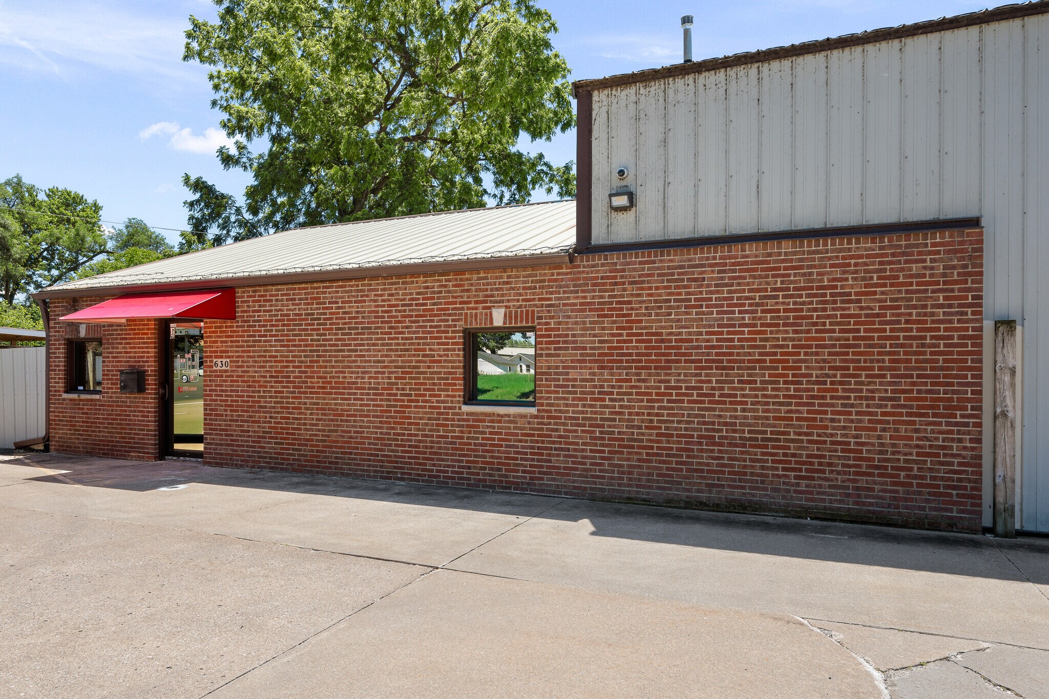 630 2nd Ave W, Milan, IL à vendre Photo de l’immeuble– Image 1 sur 26