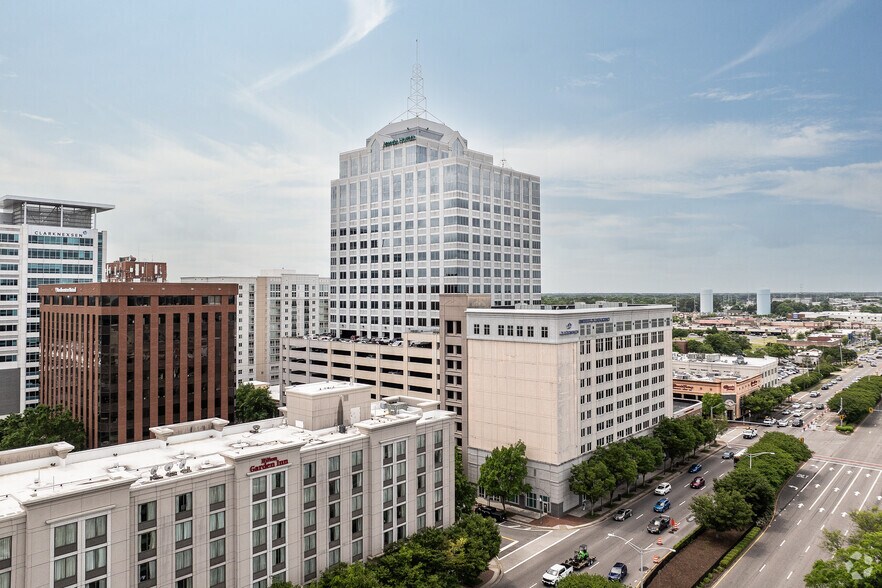 222 Central Park Ave, Virginia Beach, VA à louer - Photo de l’immeuble – Image 3 sur 8