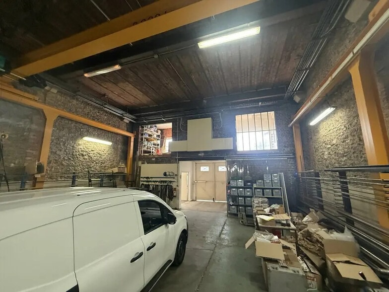 Local d'activités dans Argenteuil à vendre - Photo de l’immeuble – Image 3 sur 8