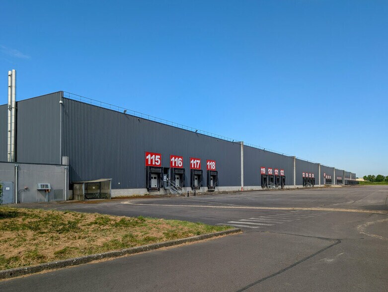 Bureau dans Gaël à louer - Photo de l’immeuble – Image 2 sur 12