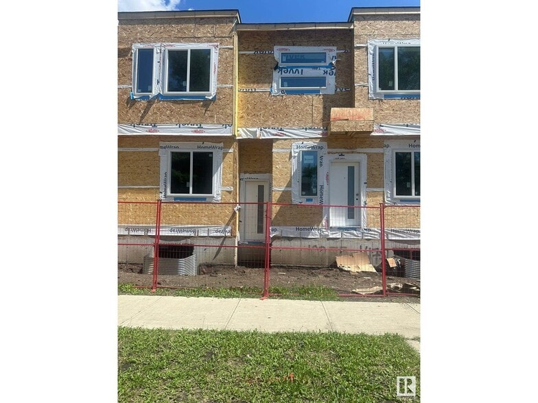 10253 / 55 / 57 147 St NW, Edmonton, AB à vendre - Photo de l’immeuble – Image 3 sur 5