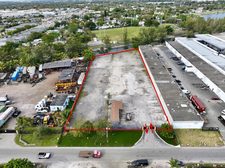 2111 NW 141st St, Opa Locka, FL à louer - Photo de l’immeuble – Image 2 sur 5