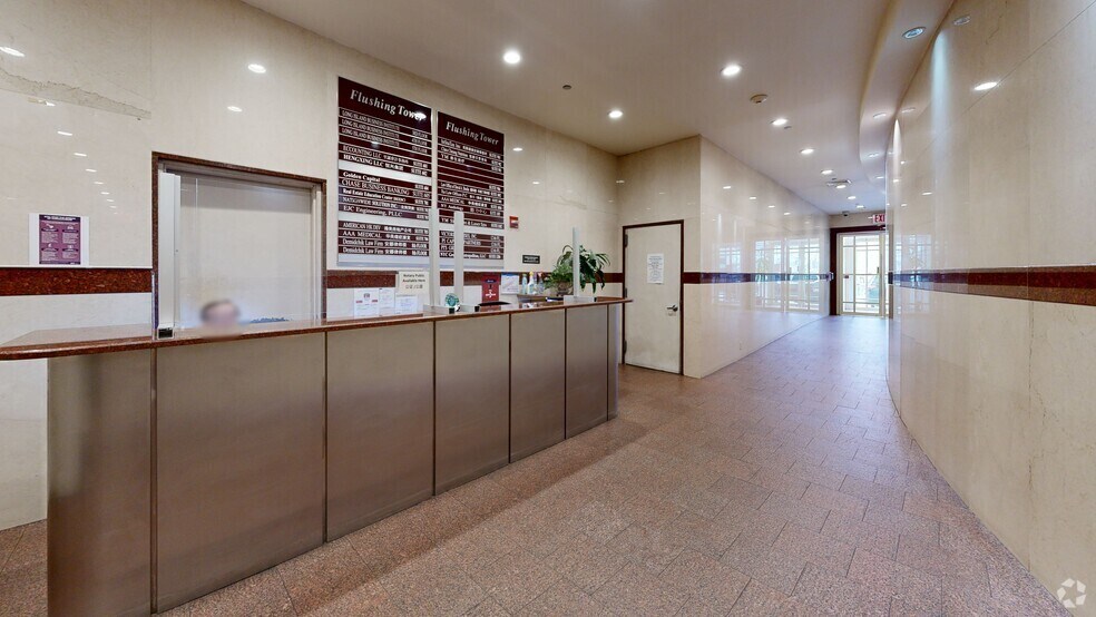 136-18 39th Ave, Flushing, NY à louer - Numérisation 3D Matterport – Image 2 sur 10