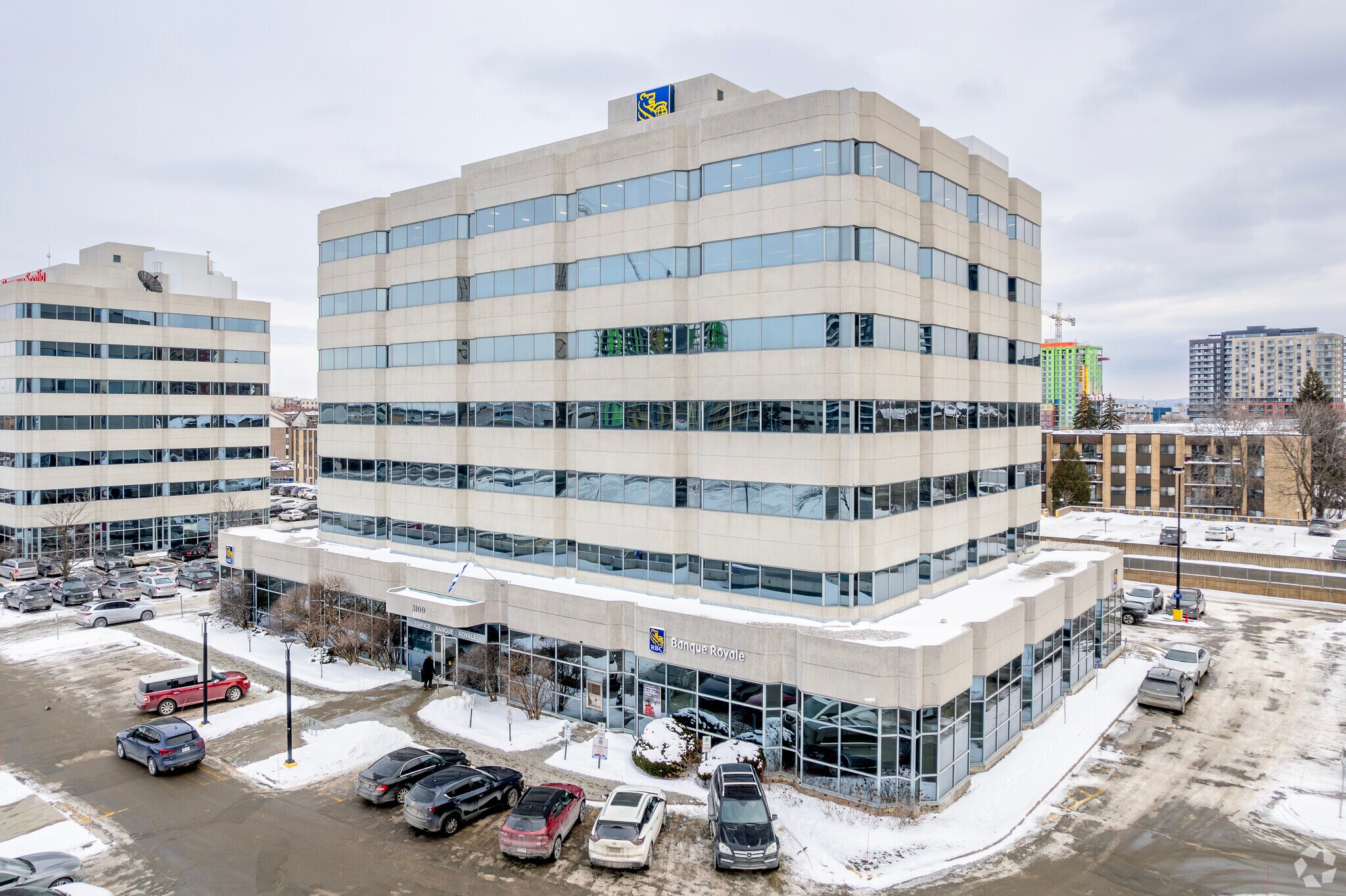 3100 Boul Le Carrefour, Laval, QC à louer Photo principale– Image 1 sur 4