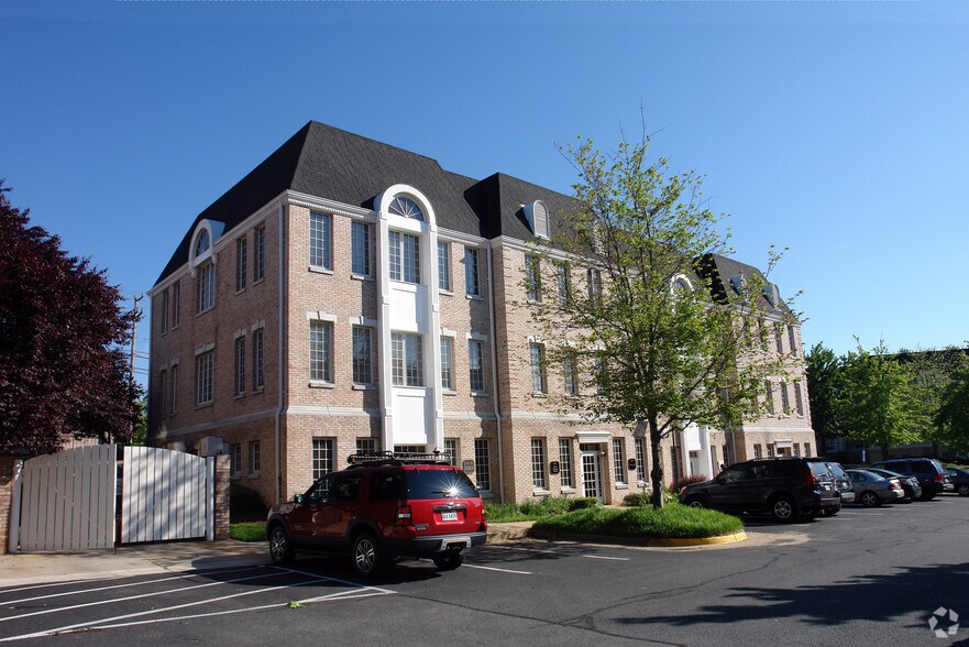 3913 Blenheim Blvd, Fairfax, VA à vendre - Photo de l’immeuble – Image 1 sur 29