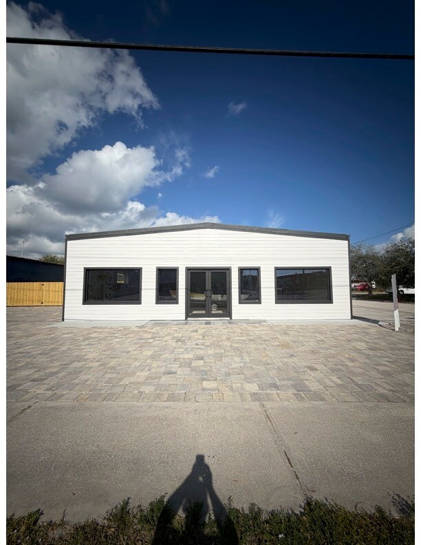 1030 Aurora Road, Melbourne, FL à louer Photo principale– Image 1 sur 10