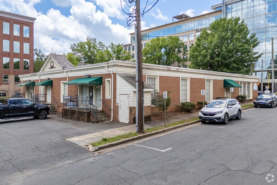 501 E Morehead St, Charlotte, NC à vendre - Photo de l’immeuble – Image 3 sur 7