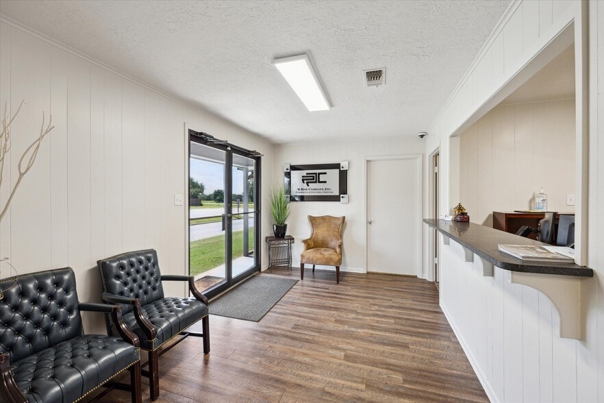 804 Briar Ridge Dr, Bellville, TX à vendre - Photo de l’immeuble – Image 3 sur 12