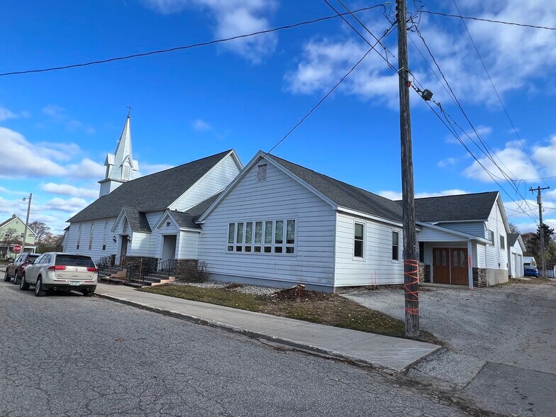 321 W John St, Newberry, MI à vendre - Photo principale – Image 1 sur 24