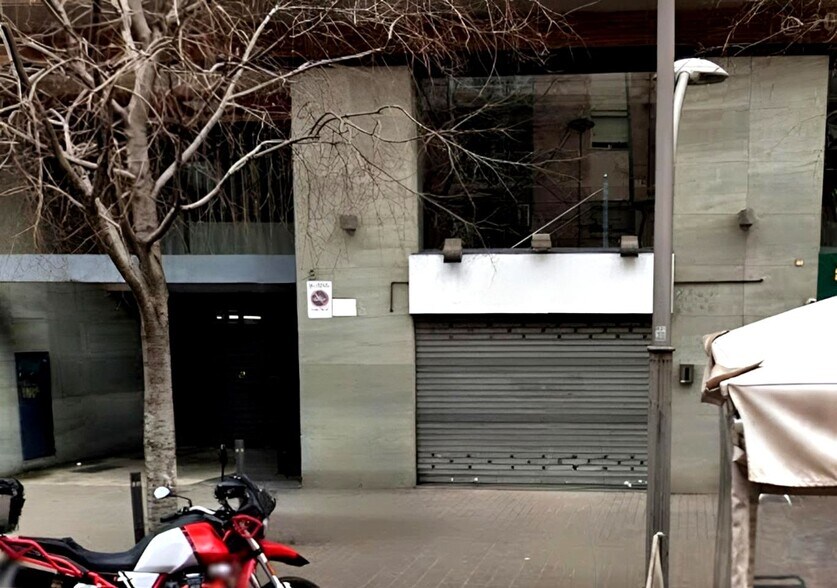 Immeuble residentiel dans Santa Coloma de Gramenet, Barcelona à vendre - Photo de l’immeuble – Image 2 sur 2
