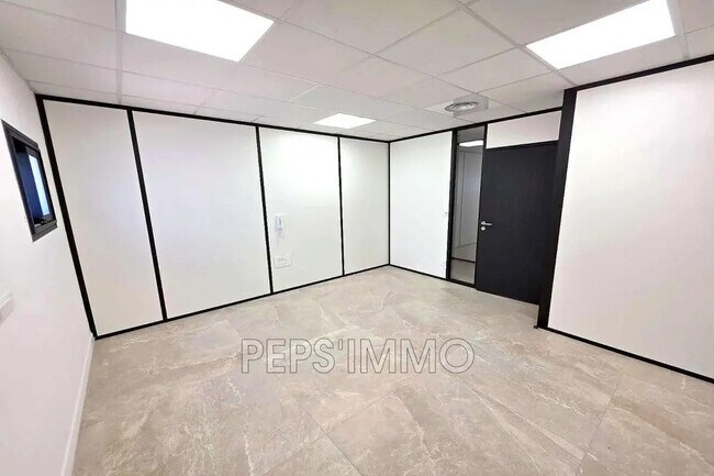 Plus de détails pour Local d'activités à louer