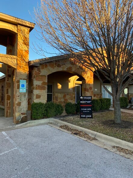 2851 Joe Dimaggio Blvd, Round Rock, TX à louer - Photo de l’immeuble – Image 2 sur 2
