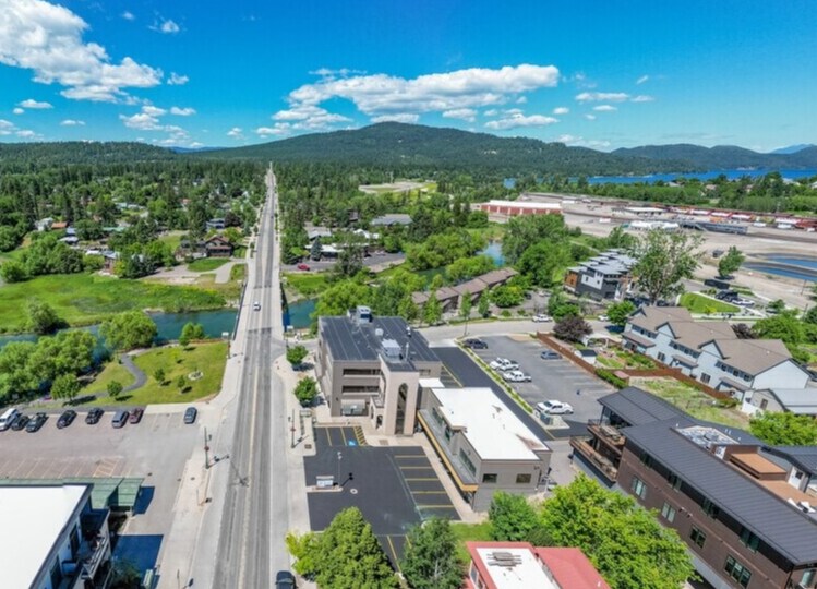 100 2nd St E, Whitefish, MT à vendre - Photo de l’immeuble – Image 3 sur 37