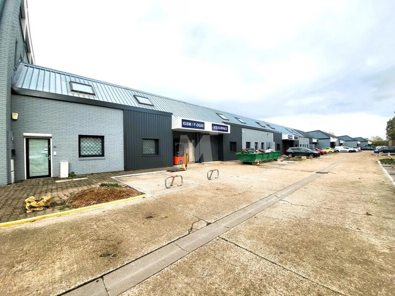 Bureau dans Évry-Courcouronnes à louer - Photo de l’immeuble – Image 1 sur 12