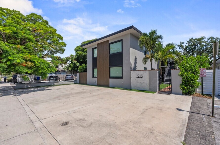 1215 E Broward Blvd, Fort Lauderdale, FL à vendre - Photo de l’immeuble – Image 2 sur 32