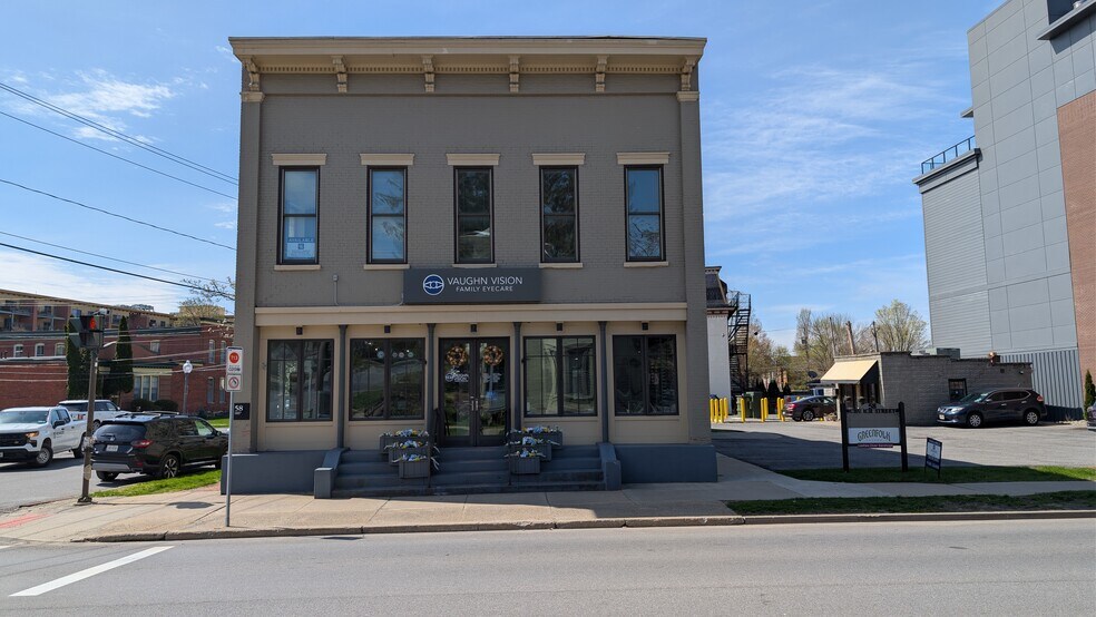 58 Church St, Saratoga Springs, NY à louer - Photo de l’immeuble – Image 1 sur 9