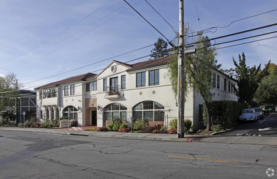 229 W Main St, Los Gatos, CA à louer - Photo de l’immeuble – Image 3 sur 3