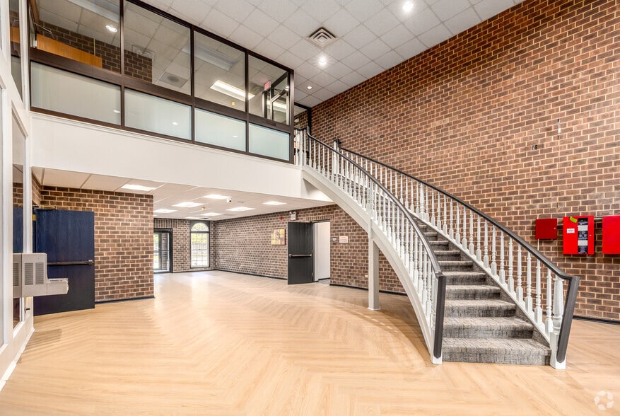 825 E Golf Rd, Arlington Heights, IL à vendre - Photo intérieure – Image 1 sur 19