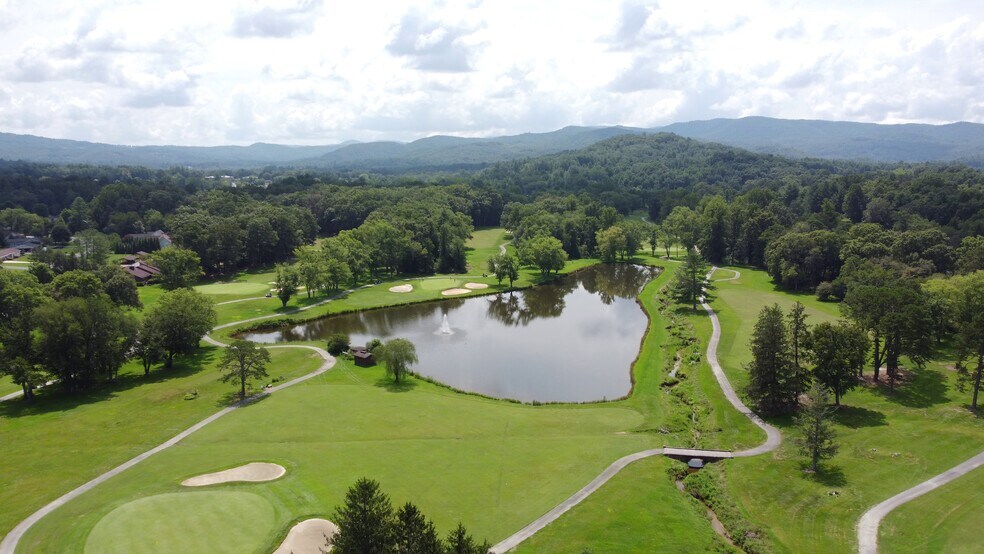450 Brickyard Rd, Etowah, NC à vendre - Photo de l’immeuble – Image 2 sur 22