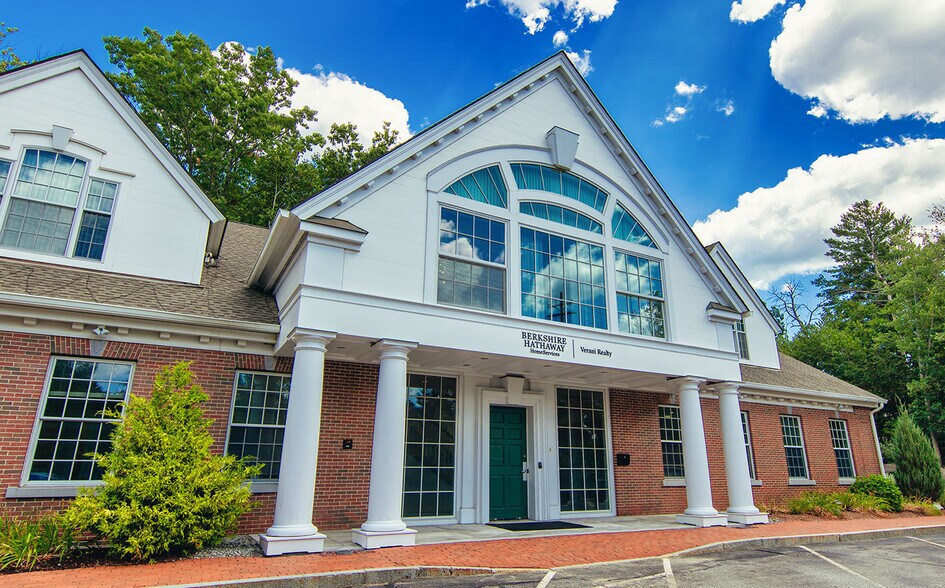 1 Club Acre Ln, Bedford, NH à louer - Photo de l’immeuble – Image 1 sur 14