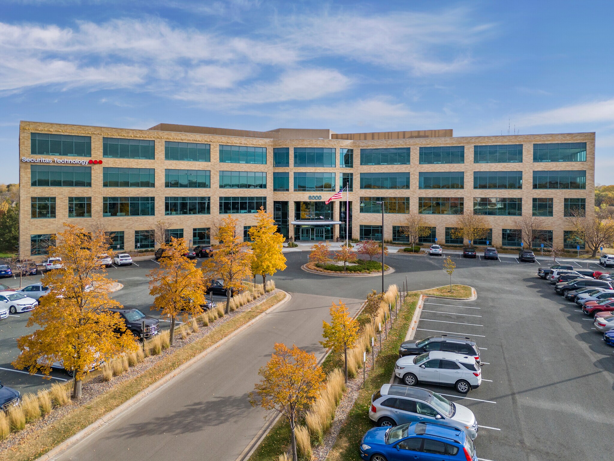 6000 Nathan Ln, Plymouth, MN à louer Photo principale– Image 1 sur 8