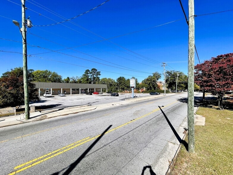 1074 Southern Ave, Fayetteville, NC à louer - Photo de l’immeuble – Image 2 sur 14