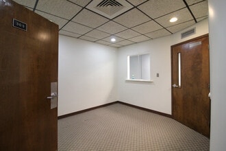 22190 Garrison St, Dearborn, MI à louer Photo de l’immeuble– Image 1 sur 17