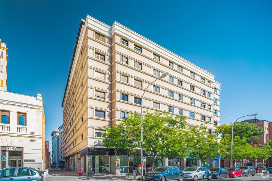 Calle De Santa Engracia, 120, Madrid, Madrid à louer - Photo de l’immeuble – Image 3 sur 5