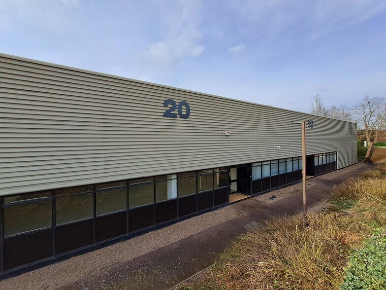 Peverel Dr, Milton Keynes à louer - Photo de l’immeuble – Image 1 sur 2