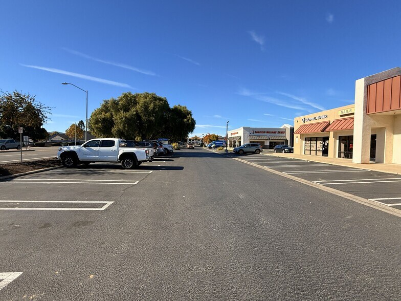 129 W Central Ave, Lompoc, CA à louer - Photo de l’immeuble – Image 2 sur 9
