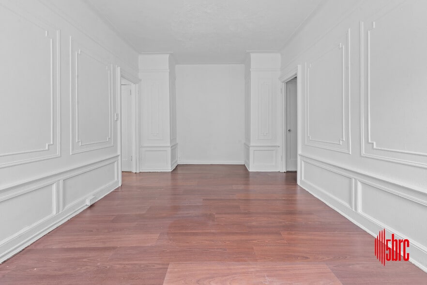 255 E 55th St, Brooklyn, NY à vendre - Photo de l’immeuble – Image 2 sur 13