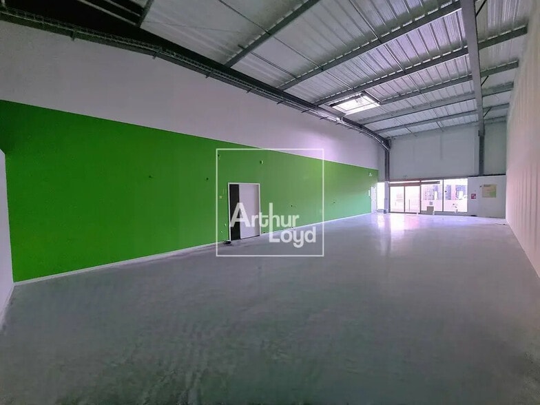 Local commercial dans Pringy à louer - Photo de l’immeuble – Image 2 sur 4