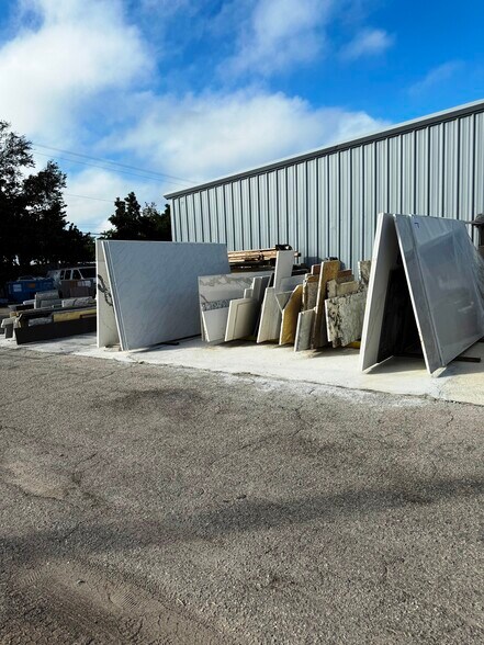 1302 NE Pine Island Rd, Cape Coral, FL à louer - Photo de l’immeuble – Image 3 sur 9