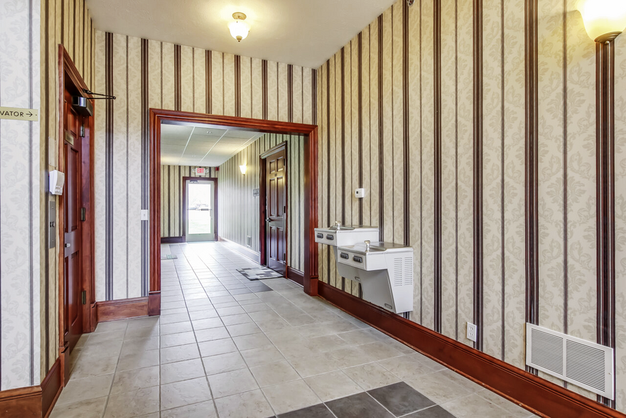 12930 James St, Holland, MI à louer - Photo de l’immeuble – Image 3 sur 8